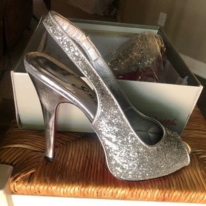 Silver Glitter Dress Shoes Size 9